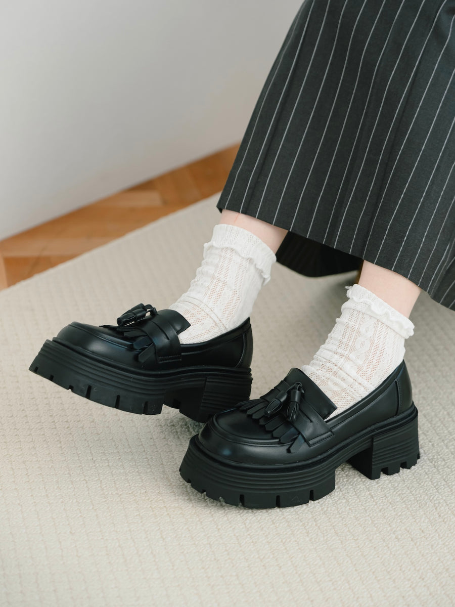 厚底タッセルローファー