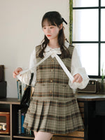 グレー